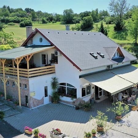 Borkuti Panzio Es Apartman Balatonszárszó Εξωτερικό φωτογραφία