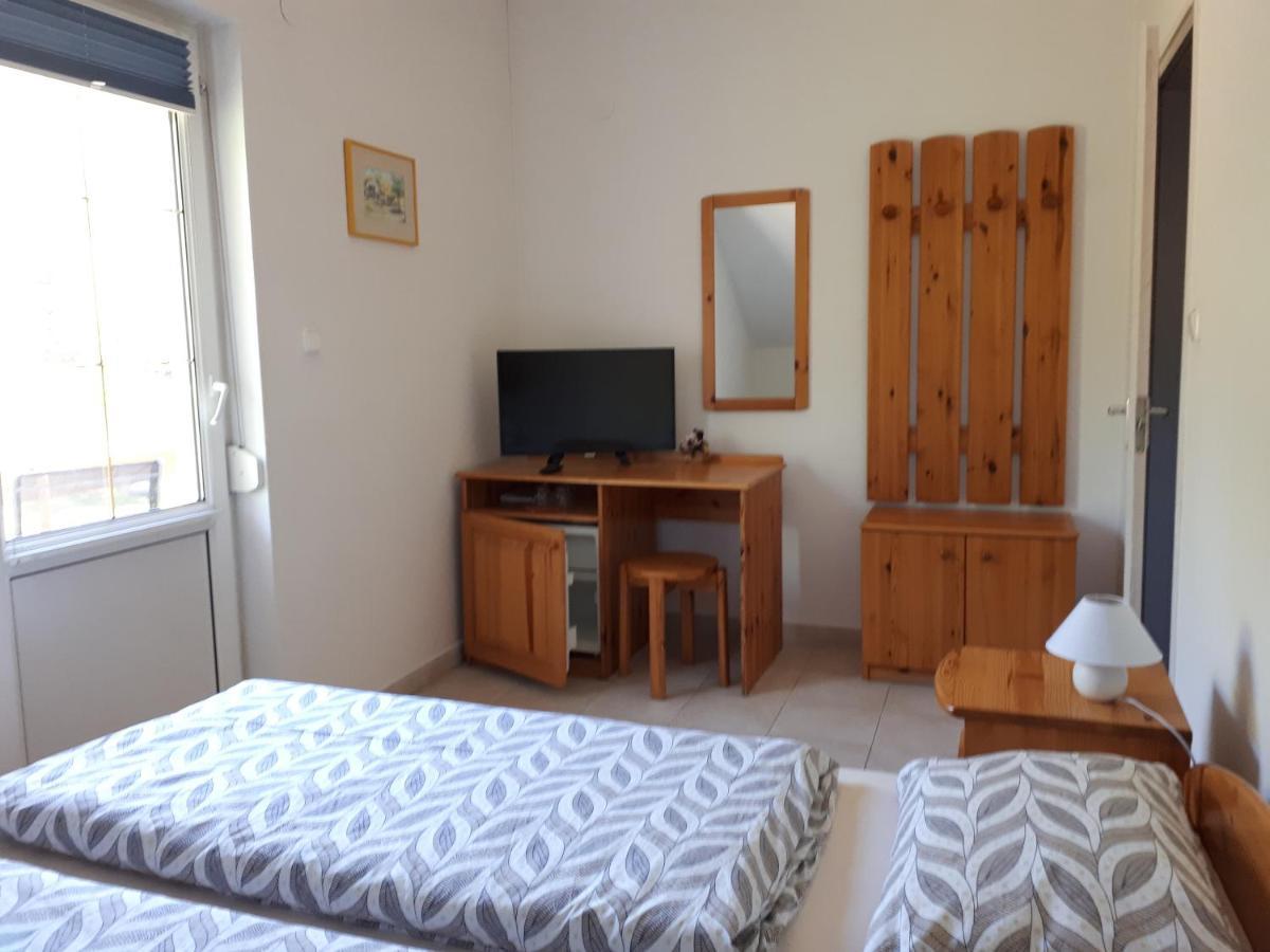 Borkuti Panzio Es Apartman Balatonszárszó Εξωτερικό φωτογραφία